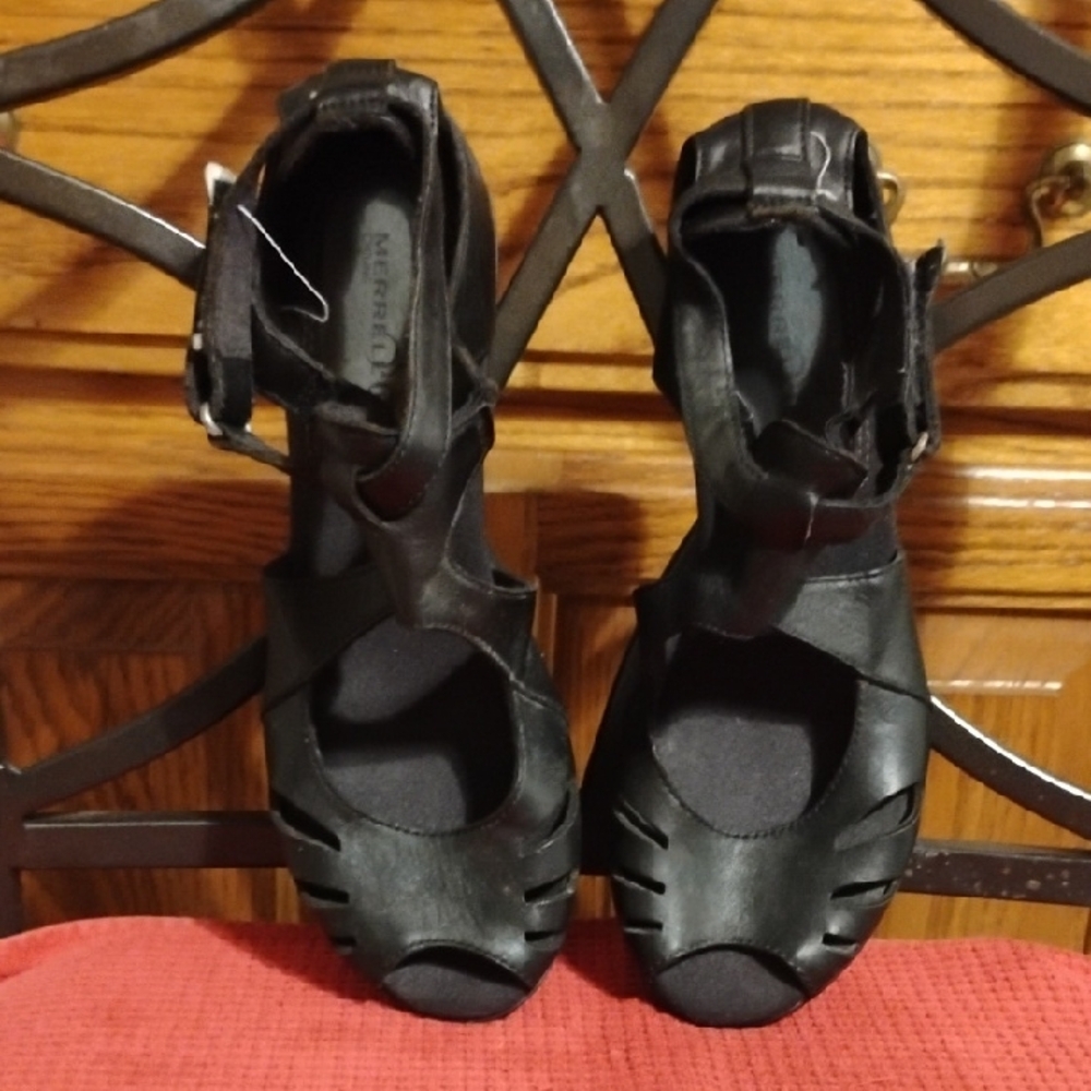 🖤 Merrell Women’s Black Heeled Open-Toe Shoes - Picture 1 of 5